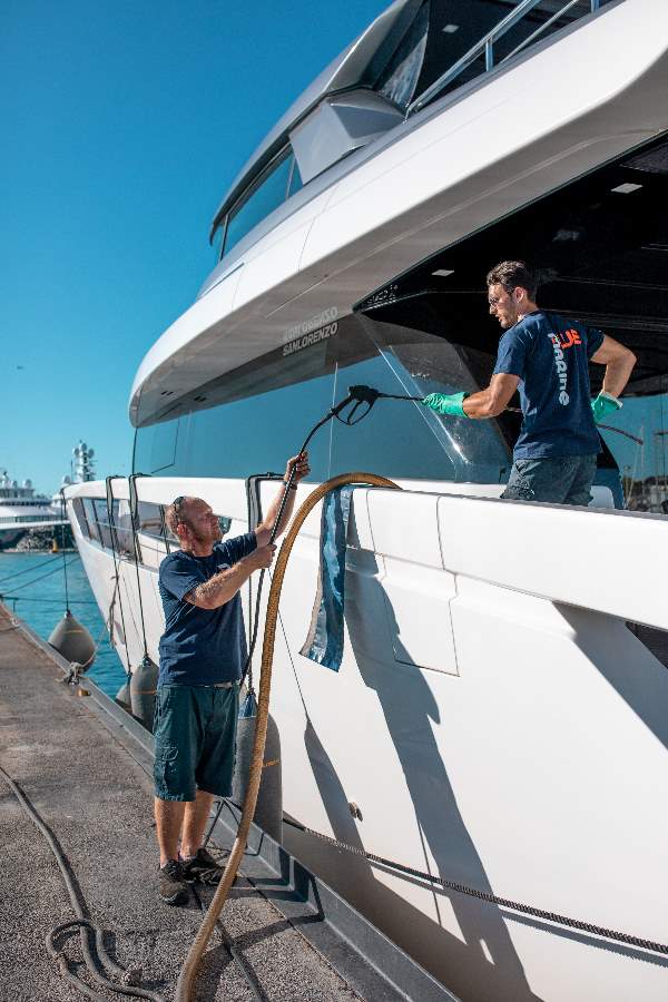 Cleaning a bilge